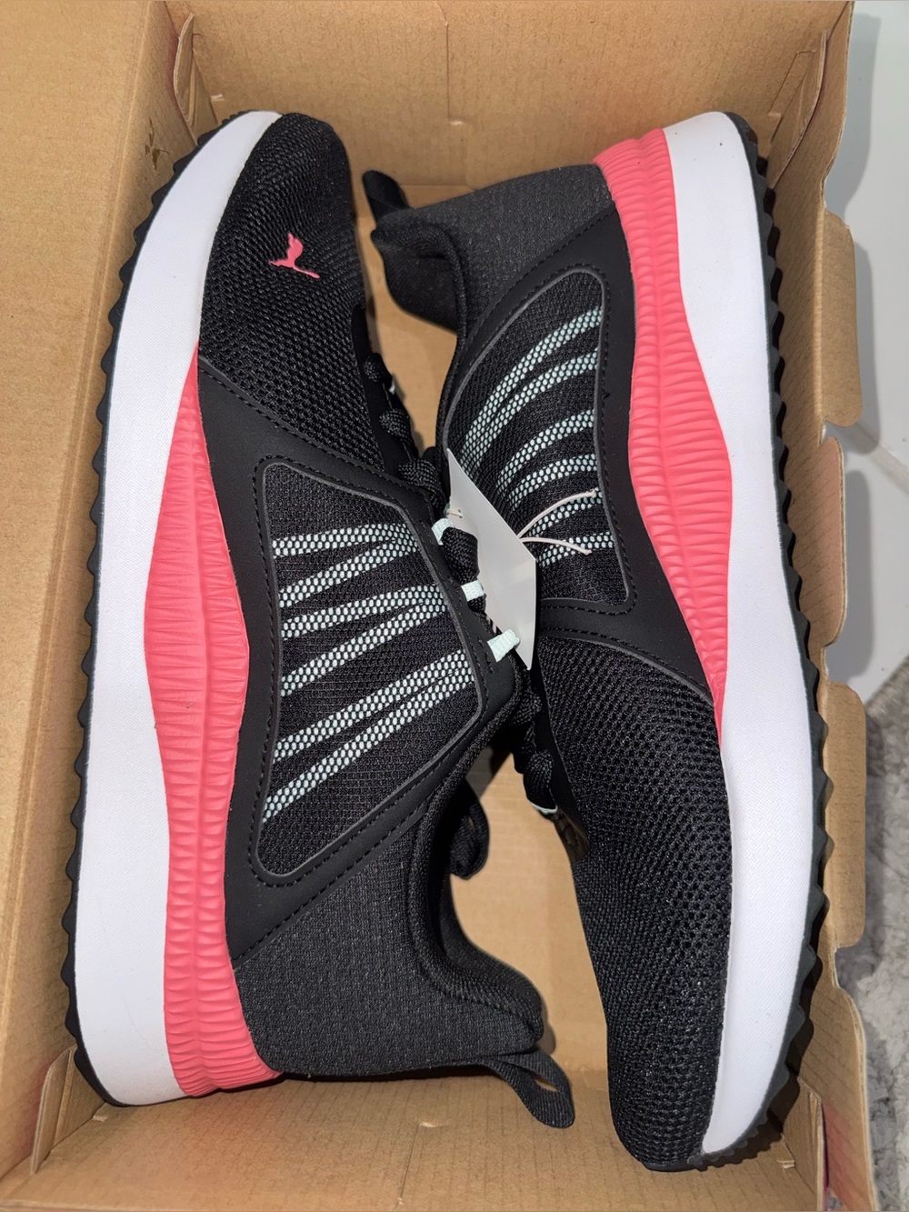 Ladies Puma Sneakers Size 10!